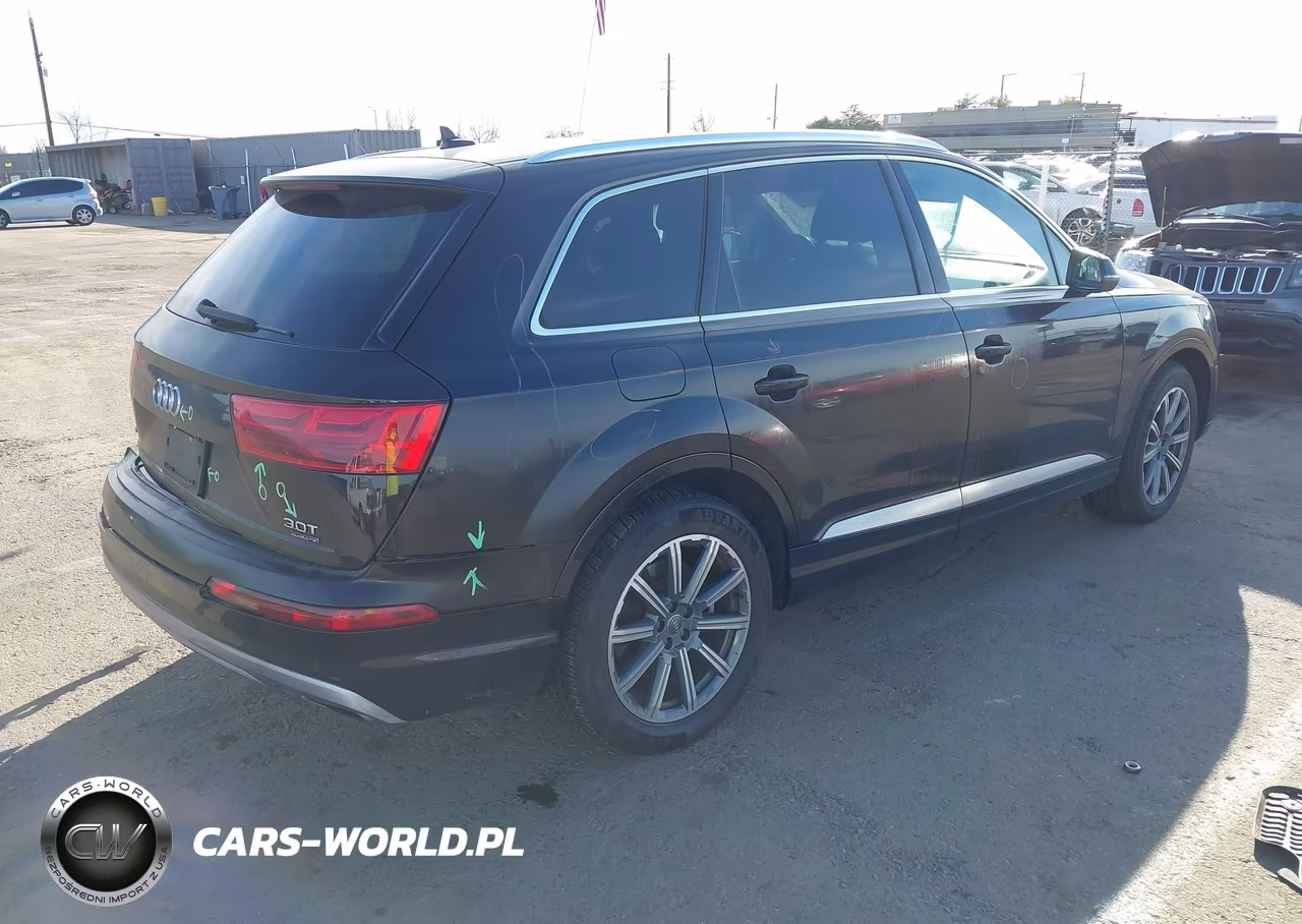 2018 Audi Q7 3.0T Premium VIN:WA1LAAF78JD048807 - 4
