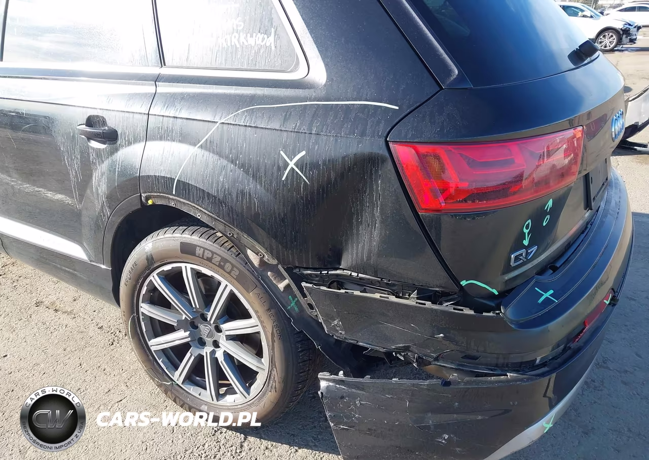 2018 Audi Q7 3.0T Premium VIN:WA1LAAF78JD048807 - 6