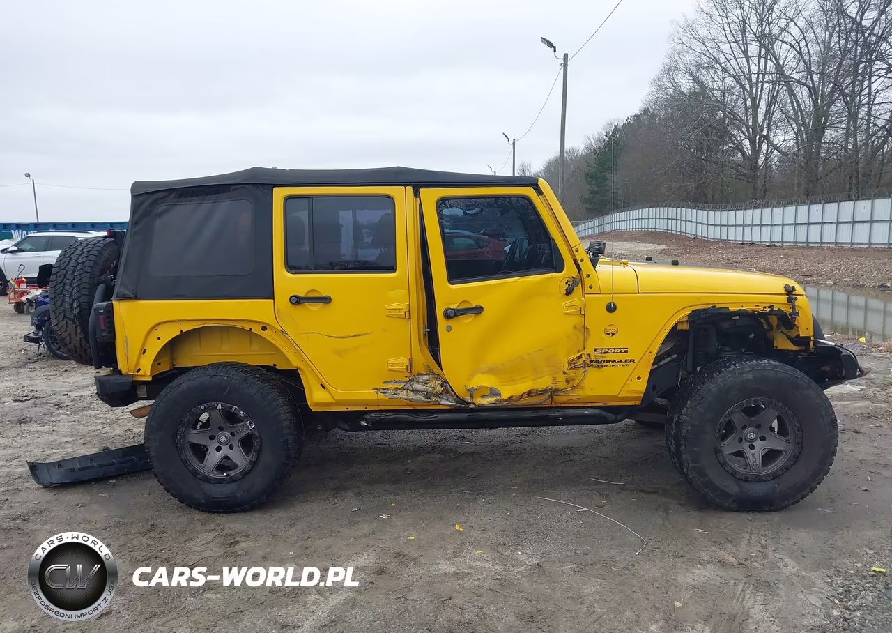 2015 Jeep Wrangler Unlimited Sport VIN:1C4BJWDG0FL688119 - 14