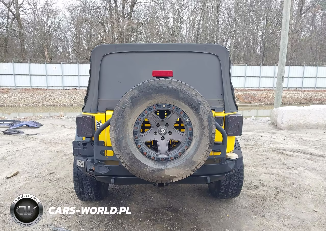 2015 Jeep Wrangler Unlimited Sport VIN:1C4BJWDG0FL688119 - 17