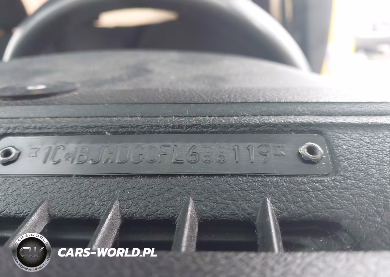 2015 Jeep Wrangler Unlimited Sport VIN:1C4BJWDG0FL688119 - 18
