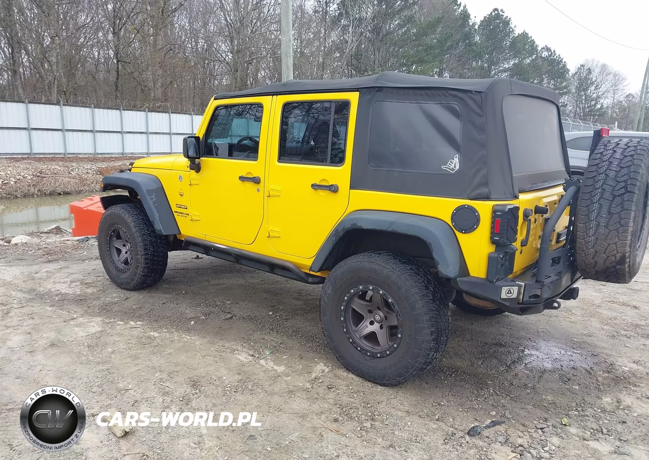 2015 Jeep Wrangler Unlimited Sport VIN:1C4BJWDG0FL688119 - 3