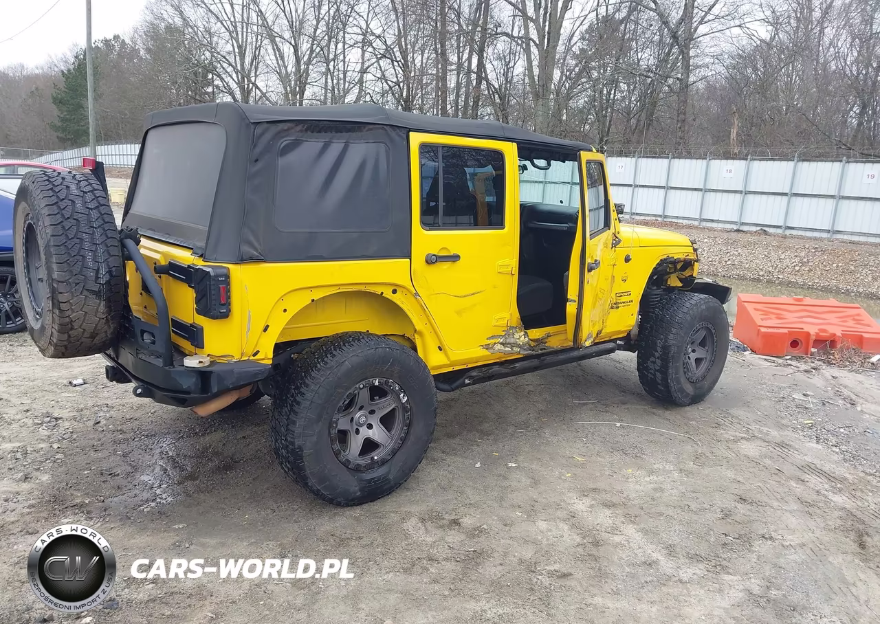 2015 Jeep Wrangler Unlimited Sport VIN:1C4BJWDG0FL688119 - 4