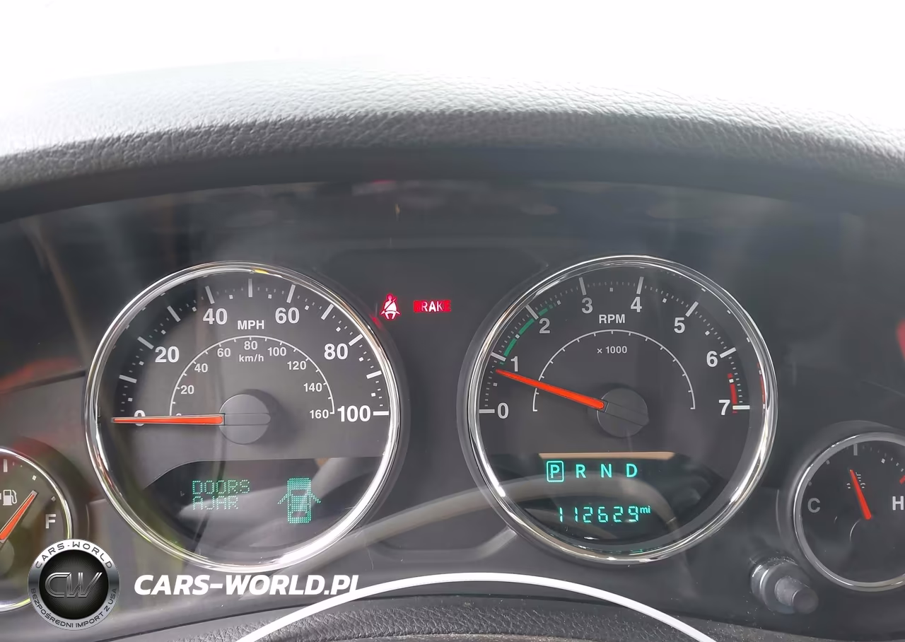 2015 Jeep Wrangler Unlimited Sport VIN:1C4BJWDG0FL688119 - 7