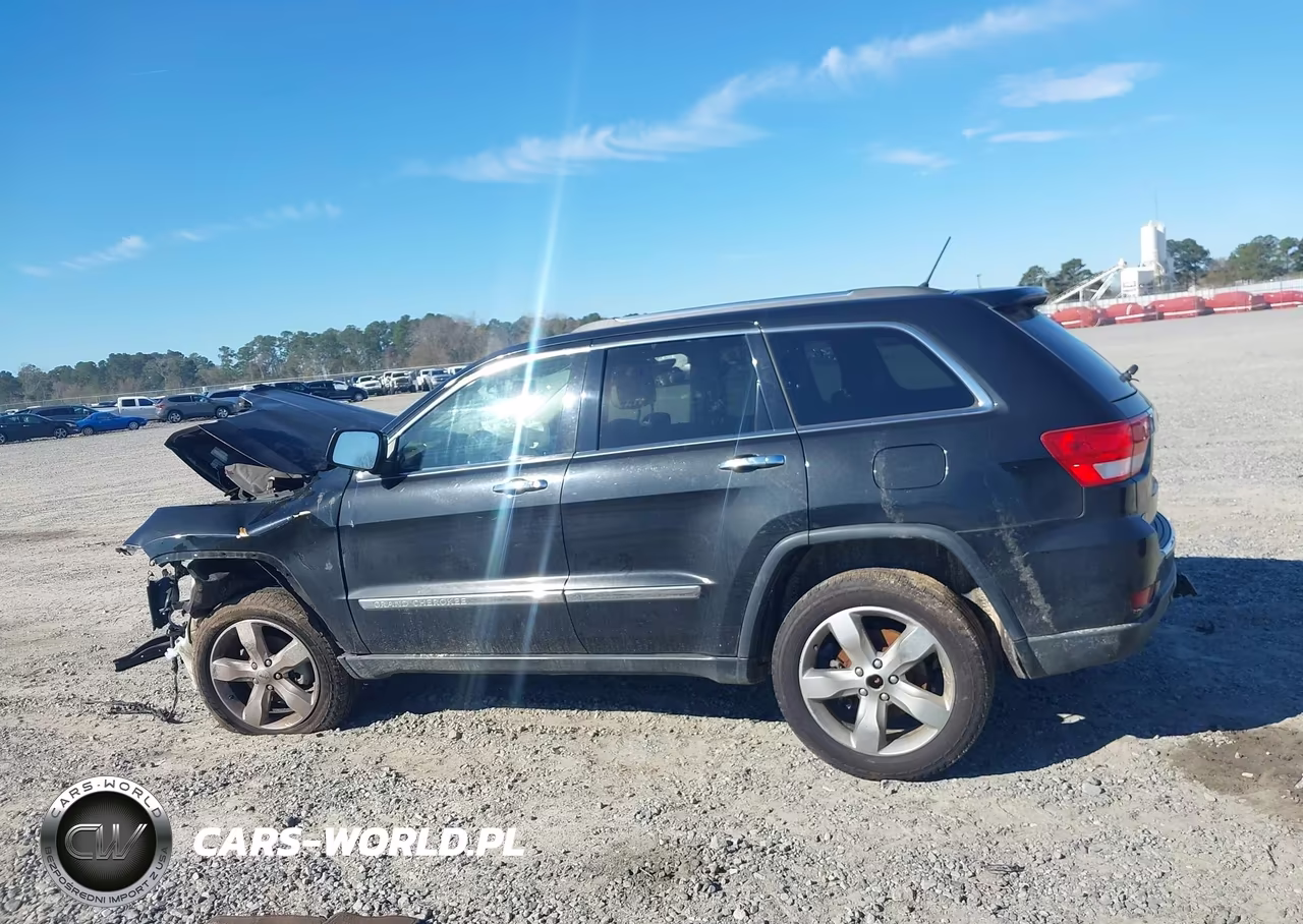 2013 Jeep Grand Cherokee Overland VIN:1C4RJECG2DC588840 - 13