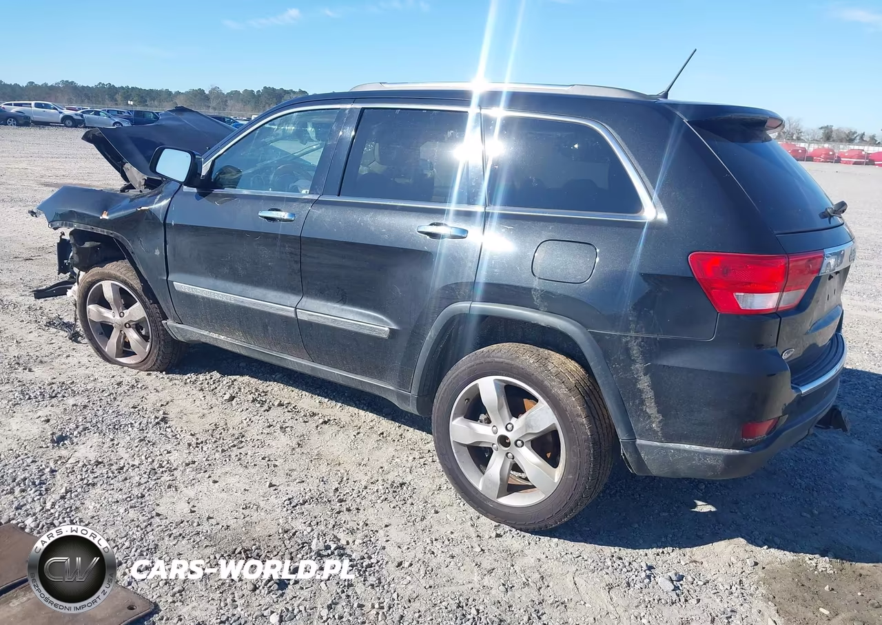 2013 Jeep Grand Cherokee Overland VIN:1C4RJECG2DC588840 - 3