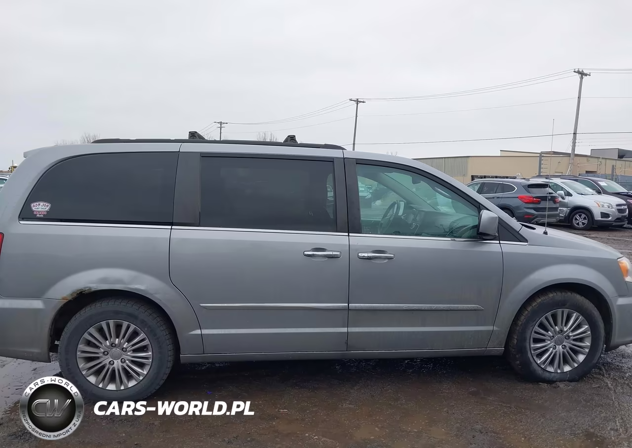2015 Chrysler Town & Country Touring-L VIN:2C4RC1CG1FR661211 - 13