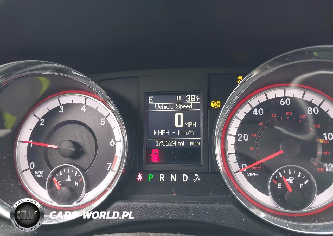 2015 Chrysler Town & Country Touring-L VIN:2C4RC1CG1FR661211 - 7