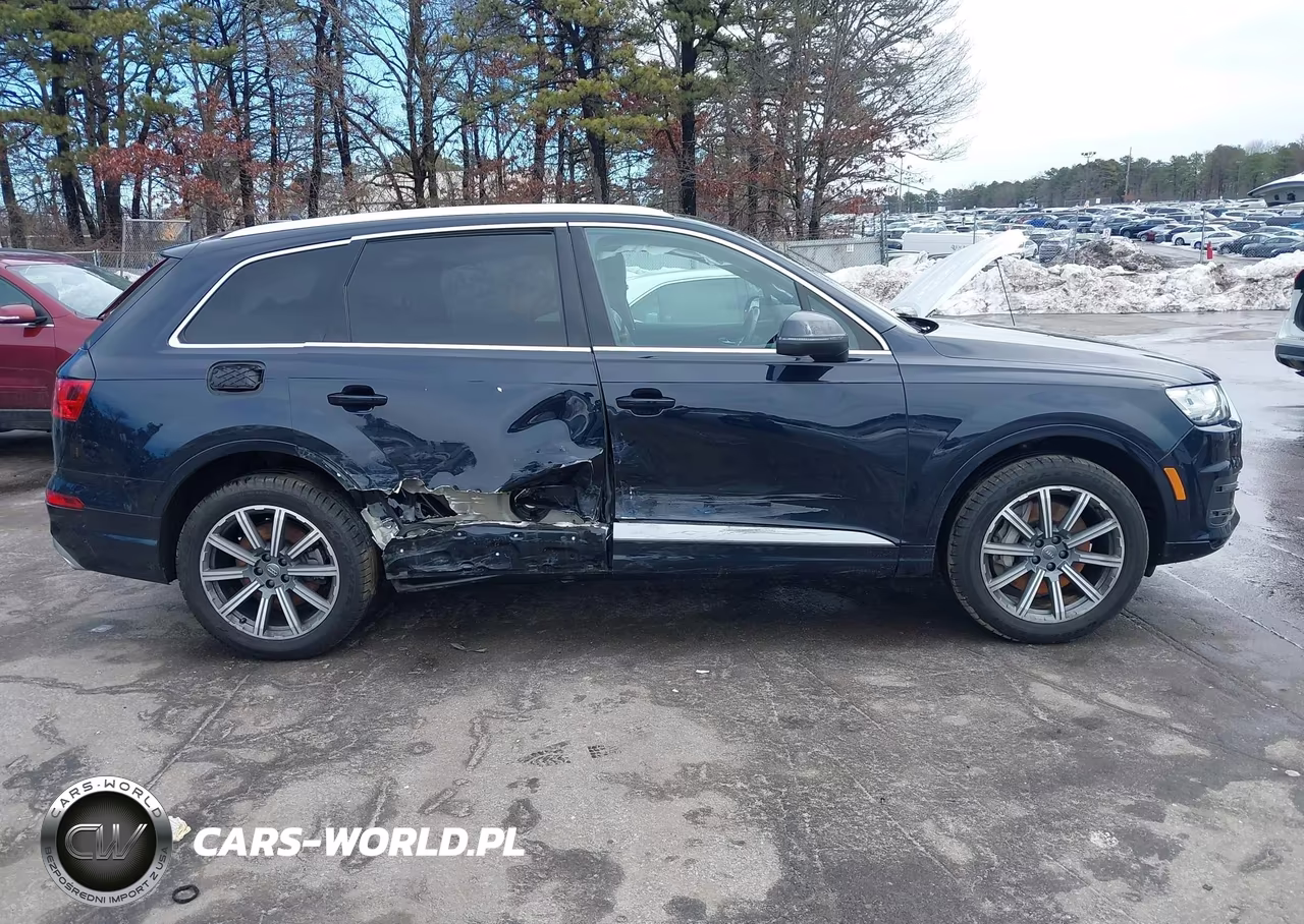 2017 Audi Q7 3.0T Premium VIN:WA1LAAF73HD052127 - 6