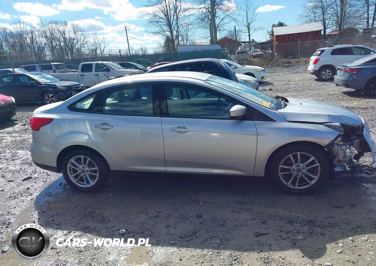 2018 Ford Focus Se VIN:1FADP3F29JL252990 - 13