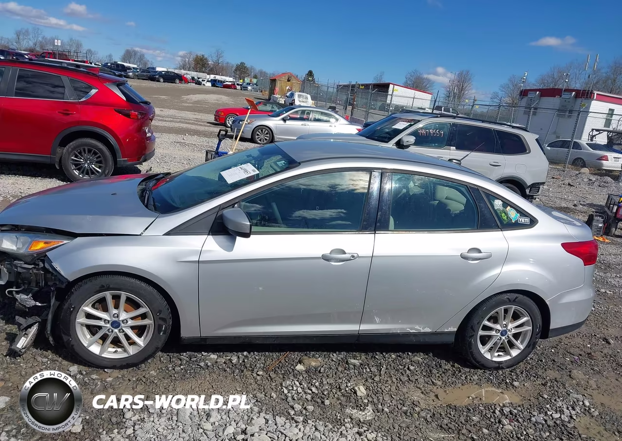 2018 Ford Focus Se VIN:1FADP3F29JL252990 - 14