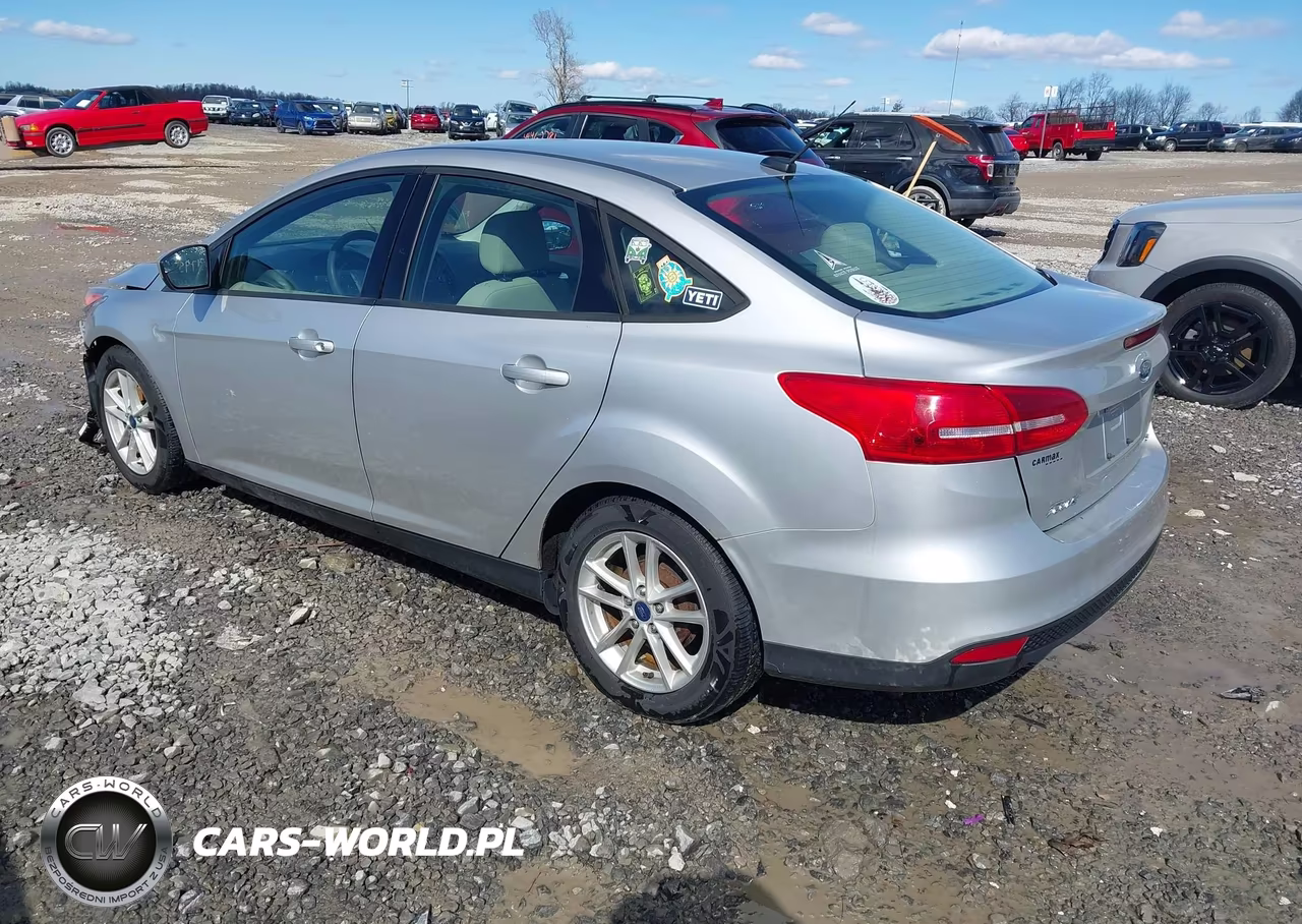 2018 Ford Focus Se VIN:1FADP3F29JL252990 - 3