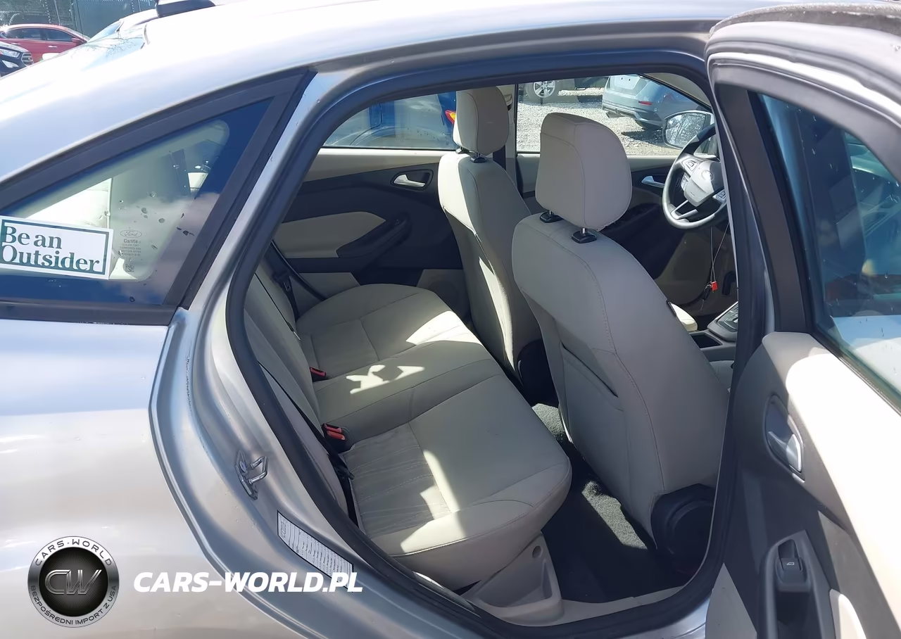 2018 Ford Focus Se VIN:1FADP3F29JL252990 - 8
