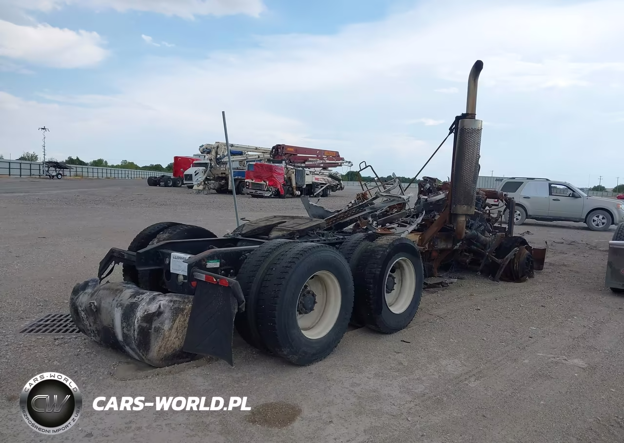 1999 Freightliner Conventional Fld120 VIN:1FUYDZYB5XL953452 - 4