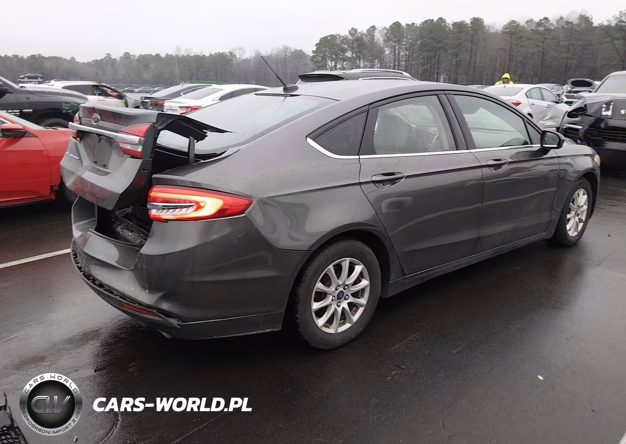 2017 Ford Fusion S VIN:3FA6P0G75HR270920 - 4