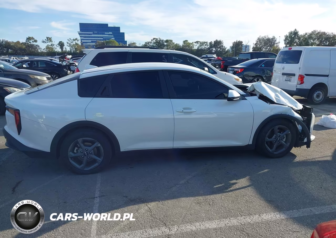 2025 Kia K4 Lxs VIN:3KPFT4DE1SE160980 - 14