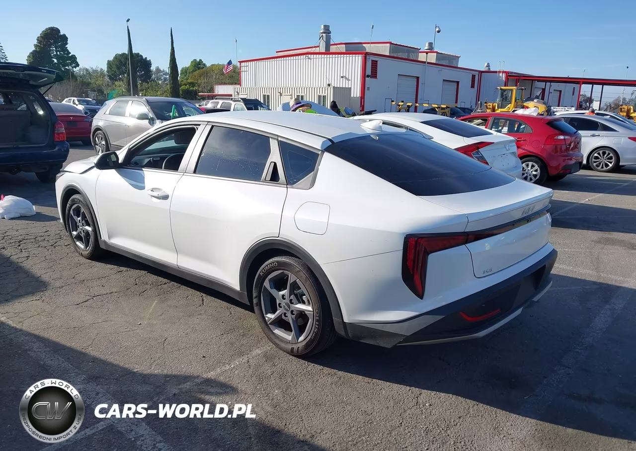 2025 Kia K4 Lxs VIN:3KPFT4DE1SE160980 - 3