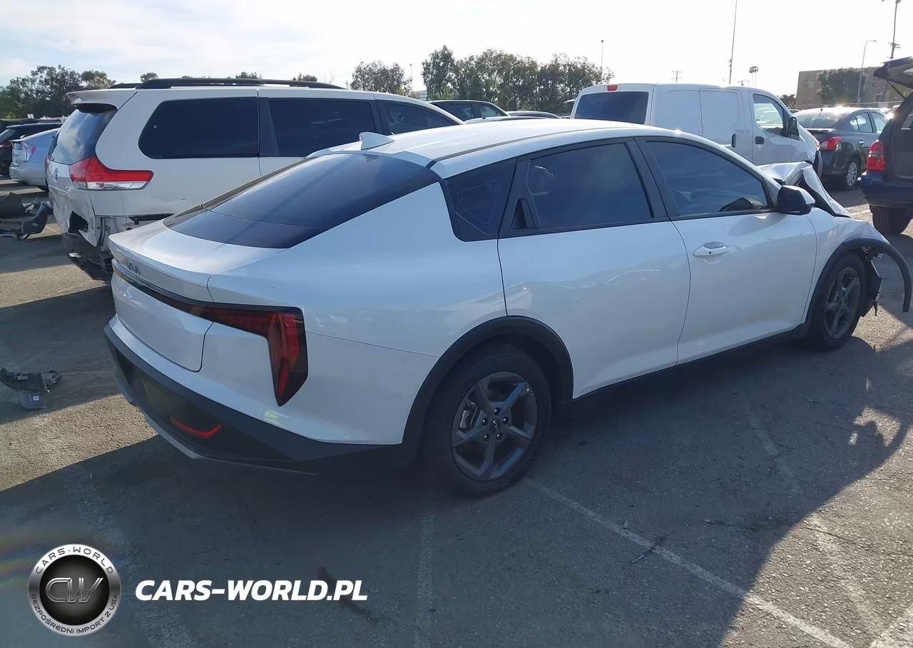 2025 Kia K4 Lxs VIN:3KPFT4DE1SE160980 - 4
