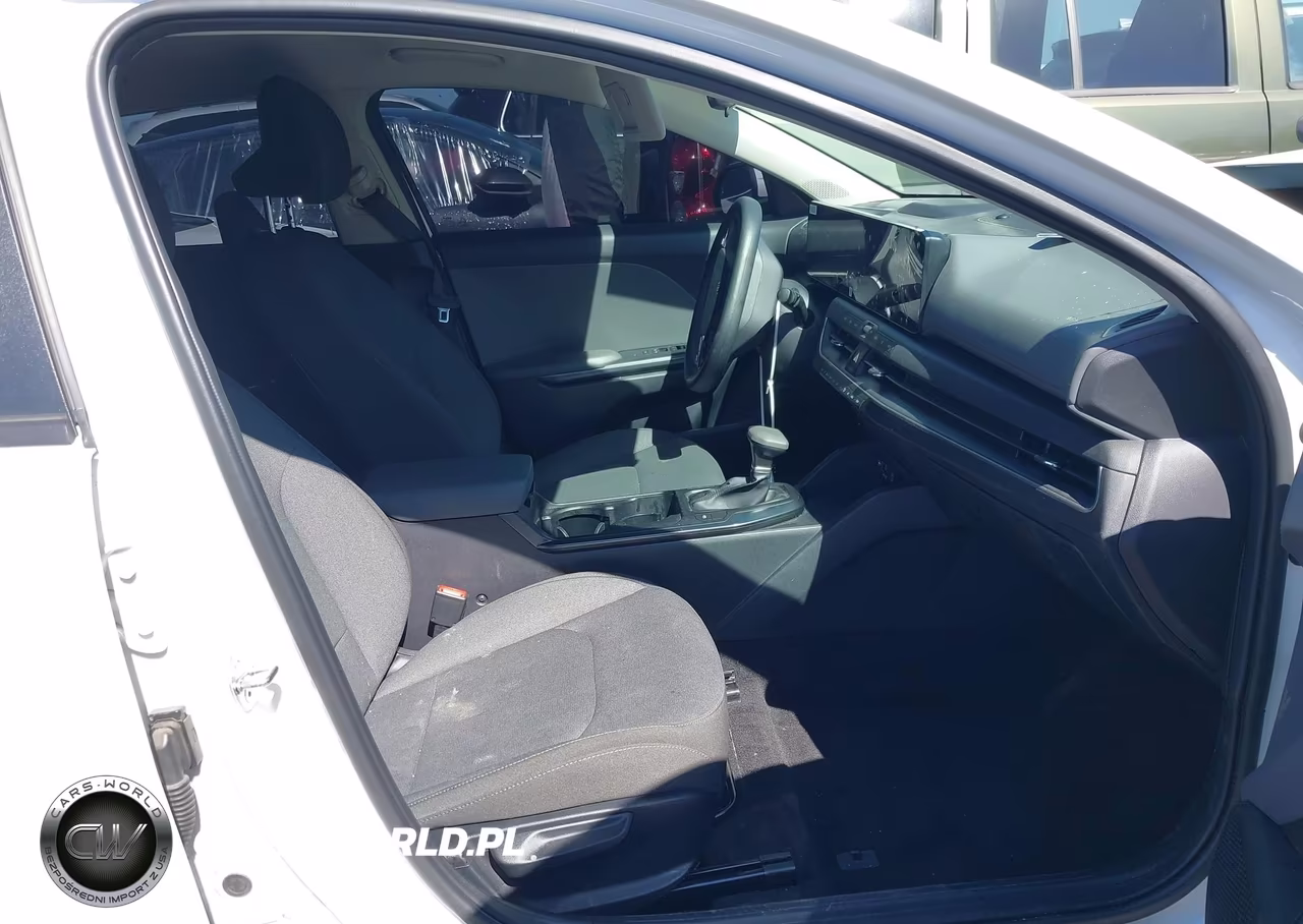 2025 Kia K4 Lxs VIN:3KPFT4DE1SE160980 - 5