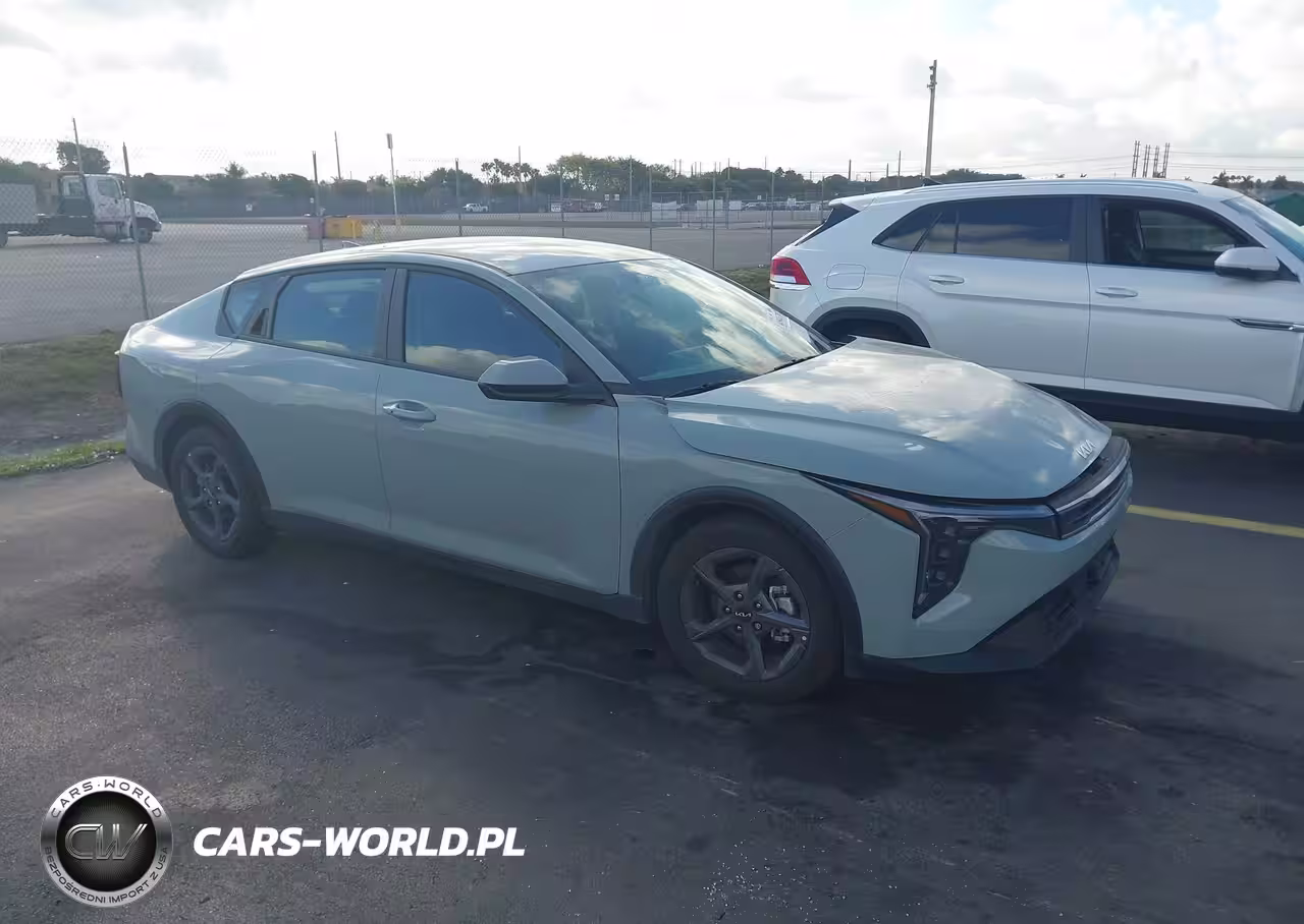 2025 Kia K4 Lxs