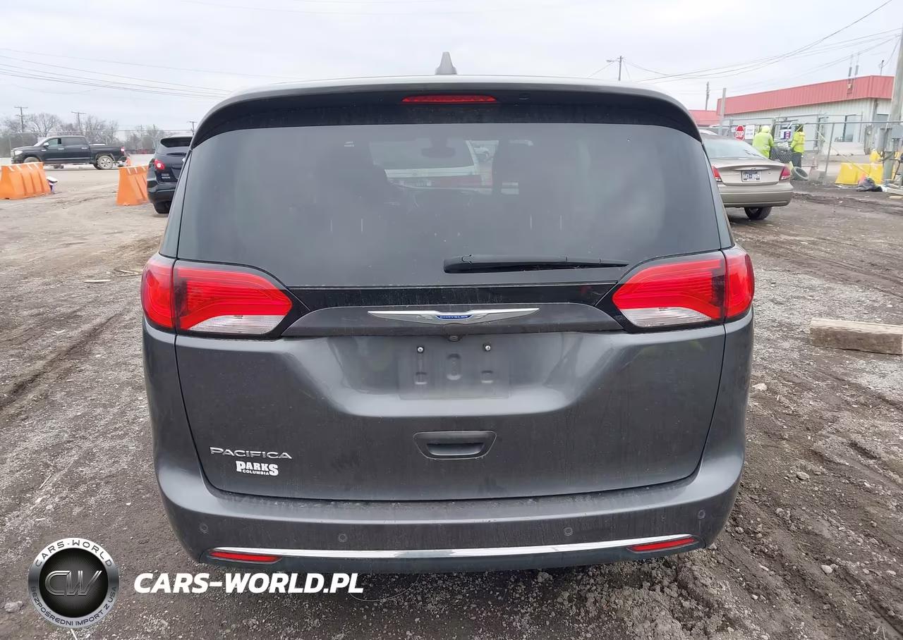 2018 Chrysler Pacifica Touring Plus VIN:2C4RC1FG2JR175527 - 17