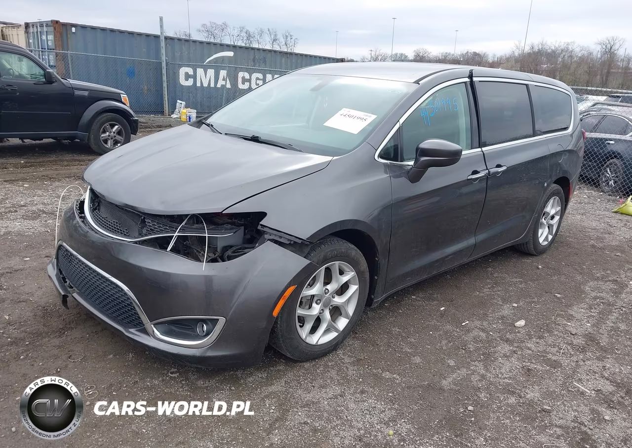 2018 Chrysler Pacifica Touring Plus VIN:2C4RC1FG2JR175527 - 2