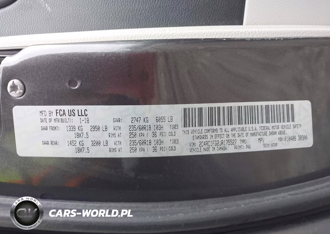 2018 Chrysler Pacifica Touring Plus VIN:2C4RC1FG2JR175527 - 9