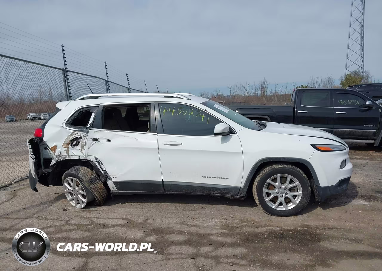 2015 Jeep Cherokee Latitude VIN:1C4PJLCB0FW671412 - 13