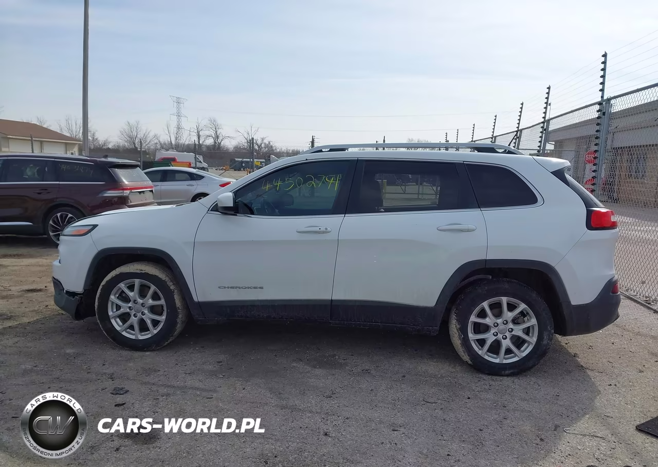 2015 Jeep Cherokee Latitude VIN:1C4PJLCB0FW671412 - 14