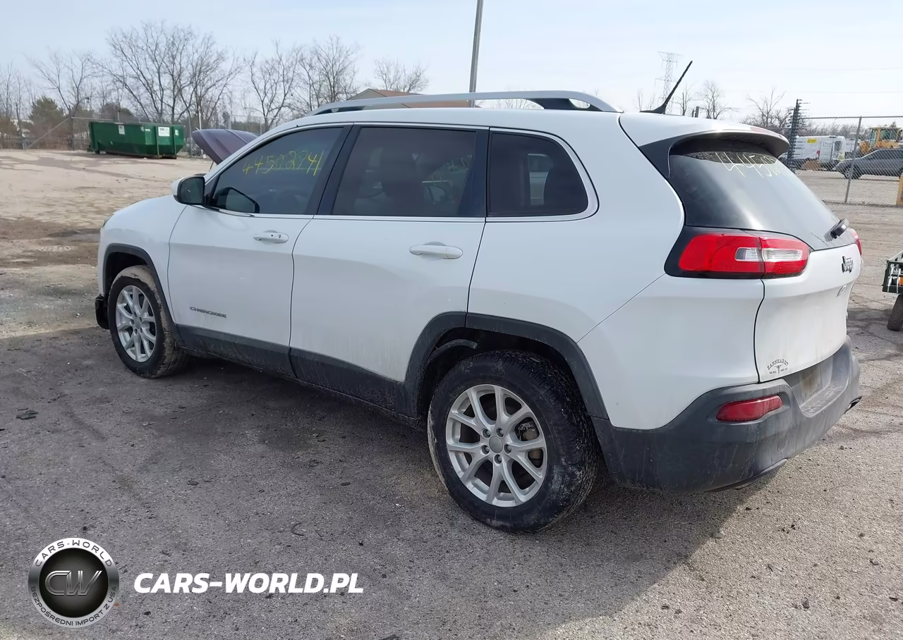 2015 Jeep Cherokee Latitude VIN:1C4PJLCB0FW671412 - 3