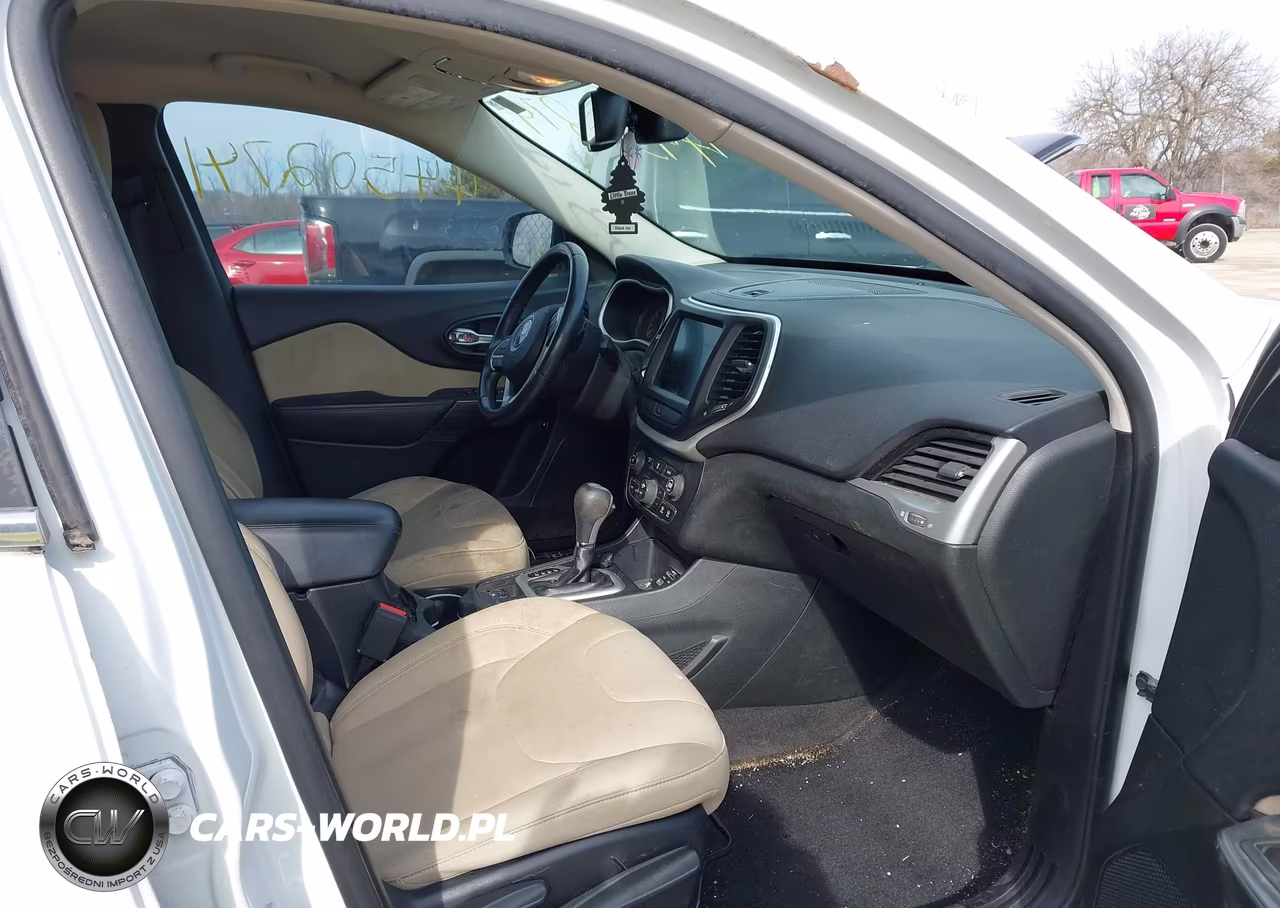 2015 Jeep Cherokee Latitude VIN:1C4PJLCB0FW671412 - 5