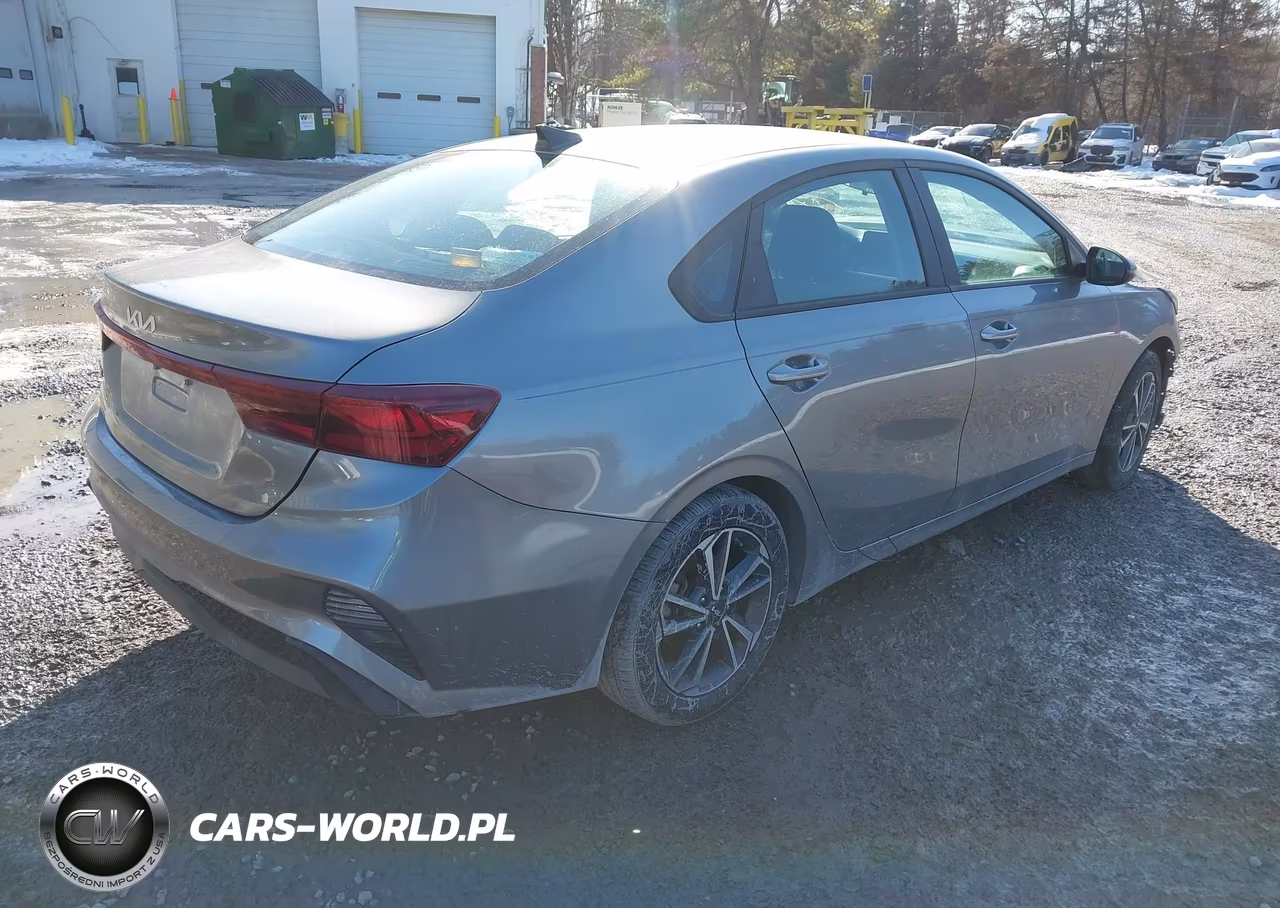 2023 Kia Forte Lxs VIN:3KPF24ADXPE588276 - 4