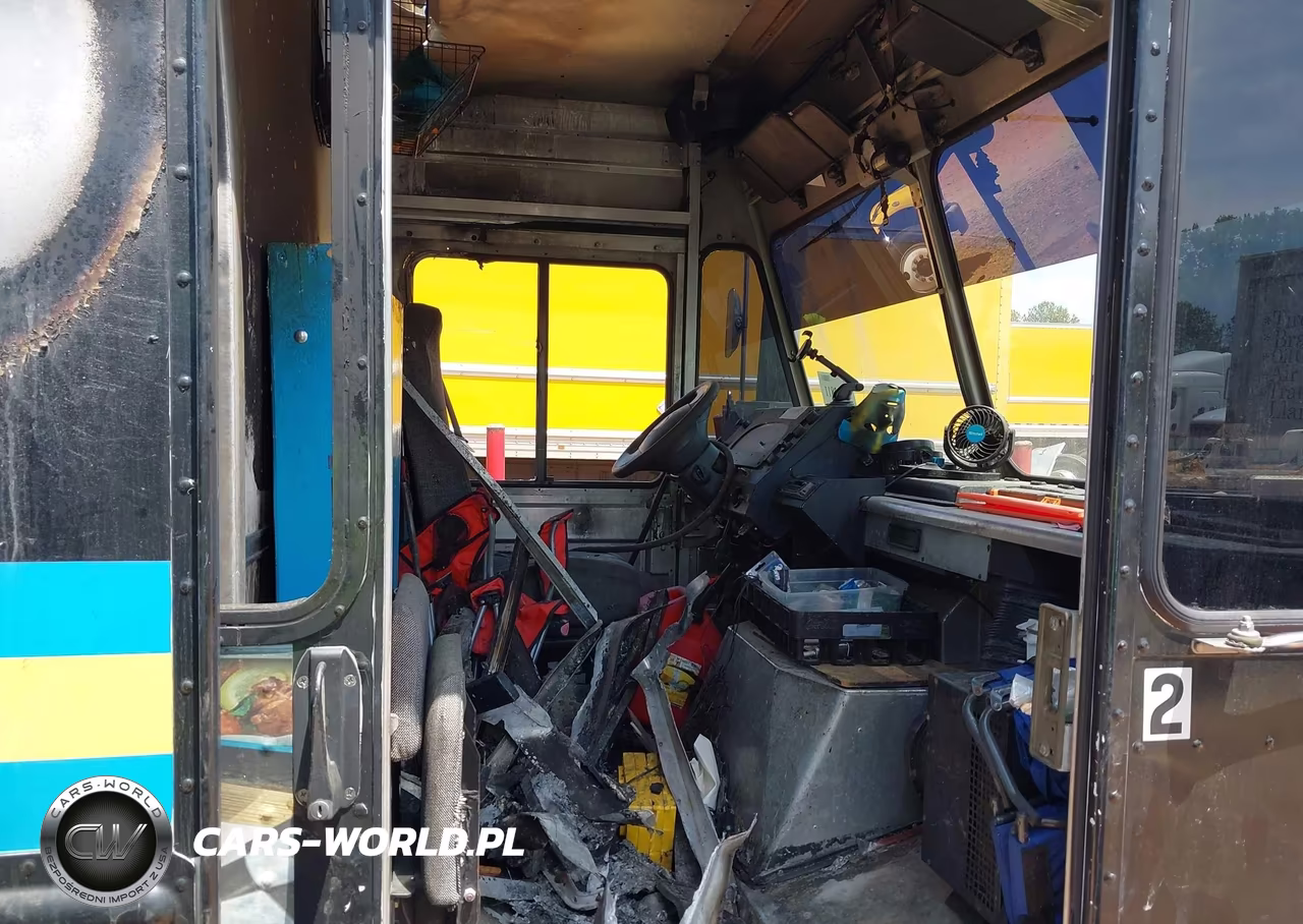 2006 Ford E-350 Stripped VIN:1FCJE39L16DB02946 - 5