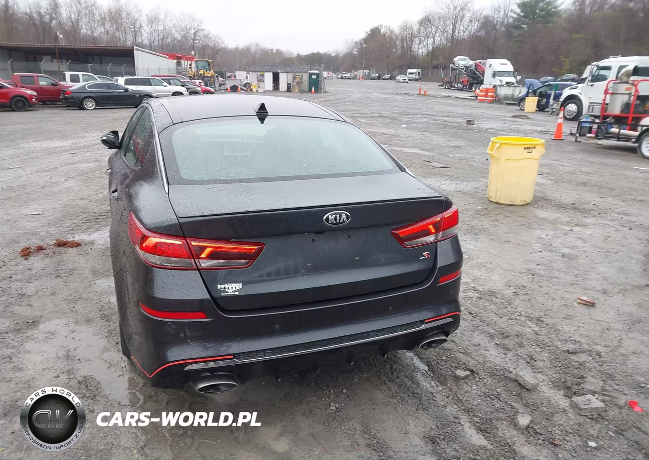 2019 Kia Optima S VIN:5XXGT4L35KG322542 - 16