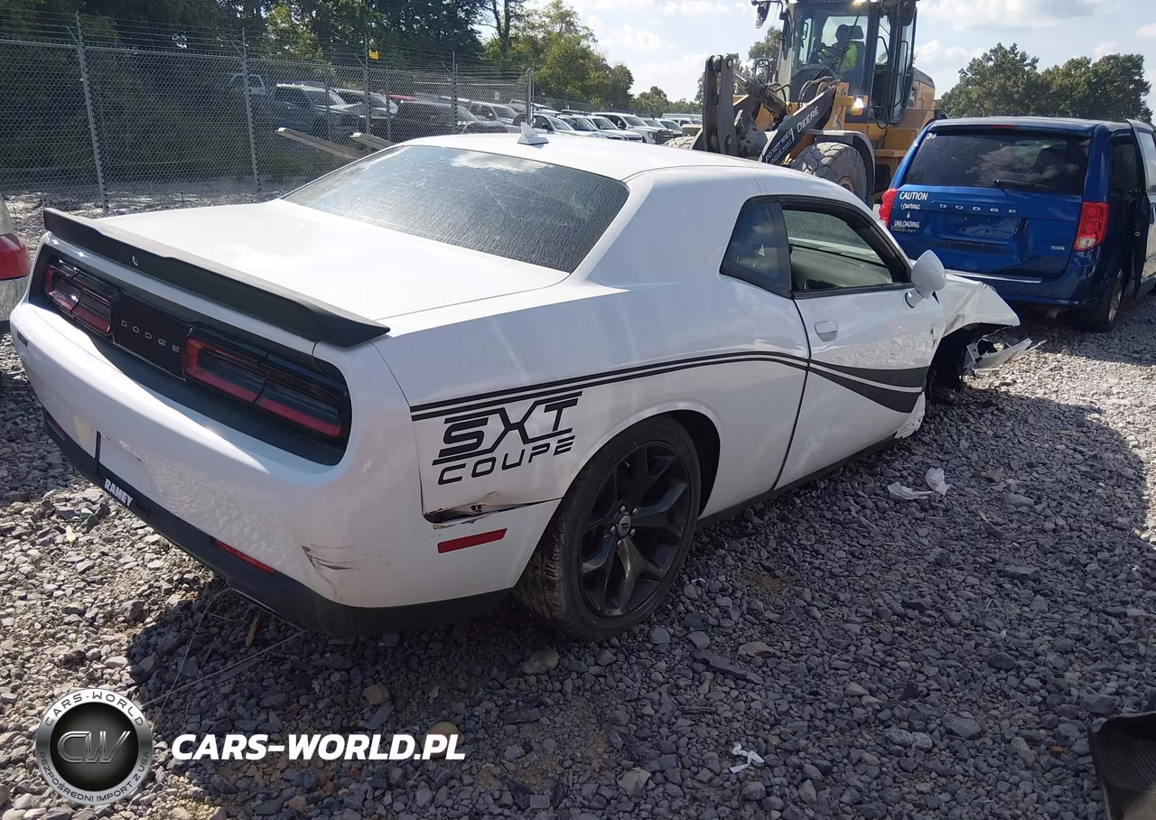 2018 Dodge Challenger Sxt Plus VIN:2C3CDZAG2JH258703 - 4