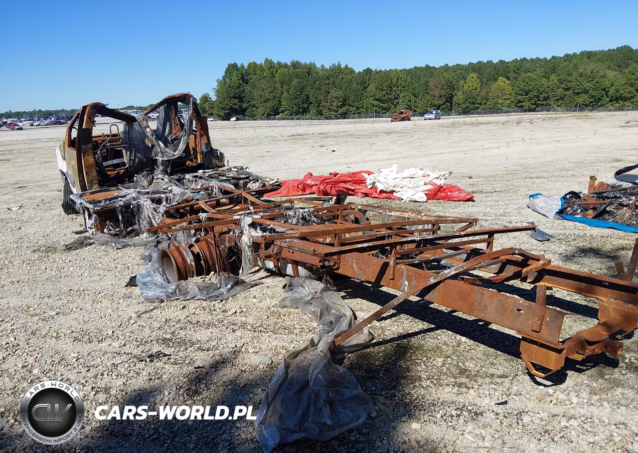 2025 Ford E-450 Cutaway VIN:1FDXE4FN1SDD26813 - 3