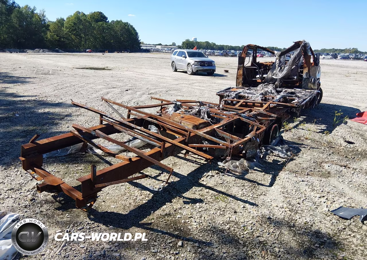 2025 Ford E-450 Cutaway VIN:1FDXE4FN1SDD26813 - 4