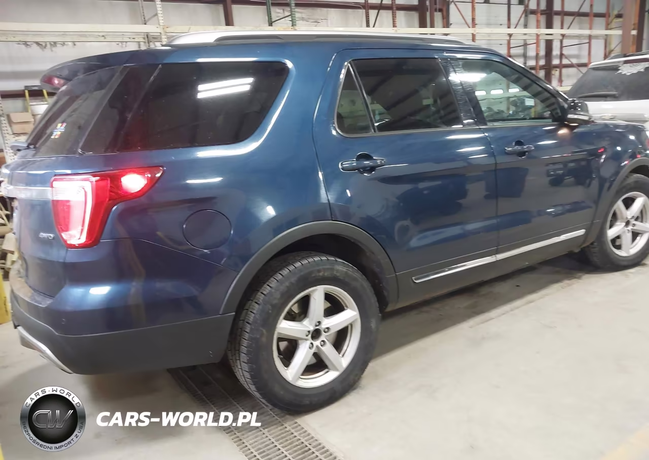 2017 Ford Explorer Xlt VIN:1FM5K8D8XHGC98327 - 4