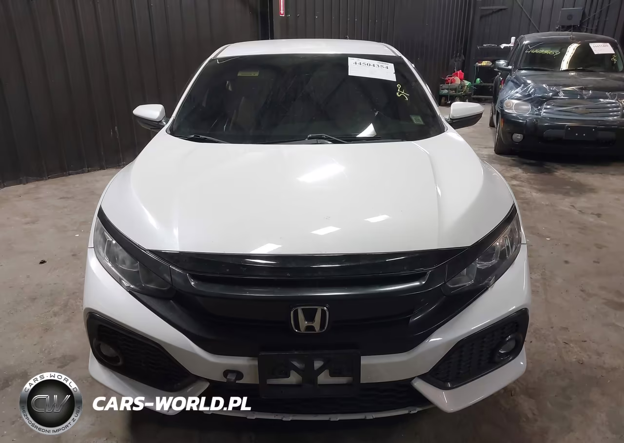 2018 Honda Civic Sport VIN:SHHFK7G4XJU214789 - 13