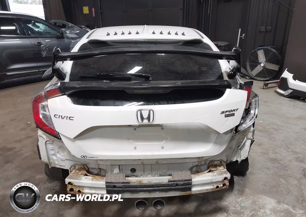 2018 Honda Civic Sport VIN:SHHFK7G4XJU214789 - 17