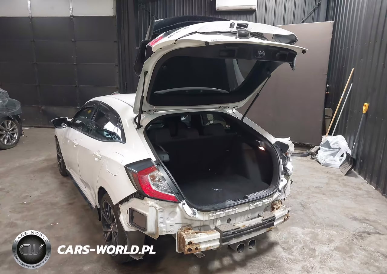 2018 Honda Civic Sport VIN:SHHFK7G4XJU214789 - 3