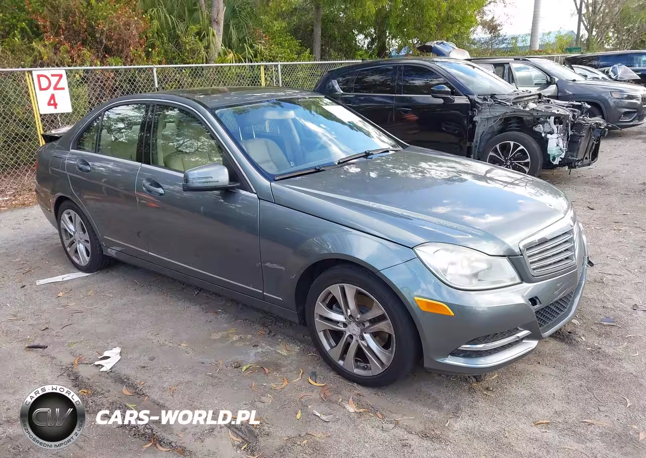 2012 Mercedes-Benz C 300 Luxury 4Matic