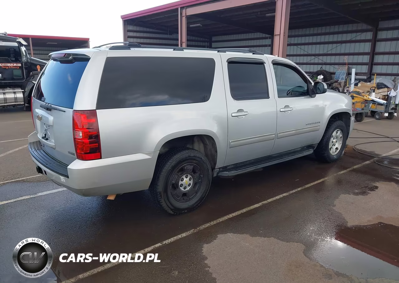 2011 Chevrolet Suburban 1500 Ls VIN:1GNSCHE01BR299334 - 4