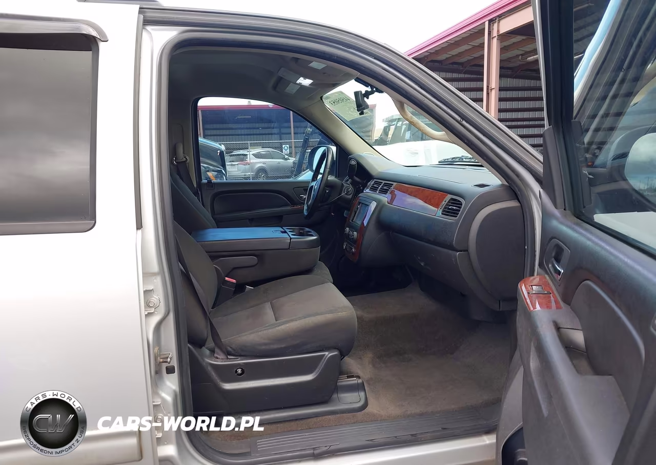 2011 Chevrolet Suburban 1500 Ls VIN:1GNSCHE01BR299334 - 5
