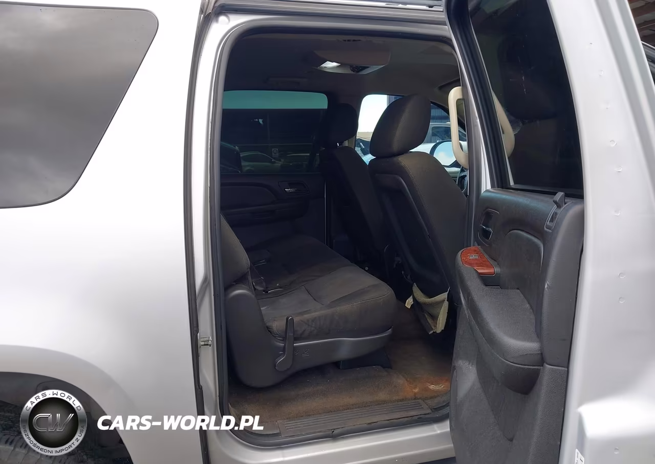 2011 Chevrolet Suburban 1500 Ls VIN:1GNSCHE01BR299334 - 8