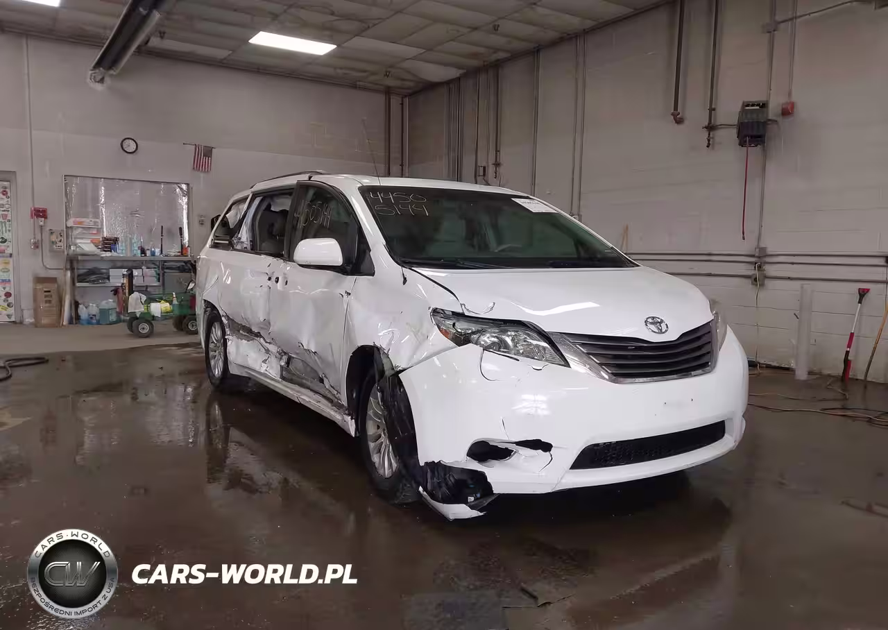 2014 Toyota Sienna Xle V6 8 Passenger