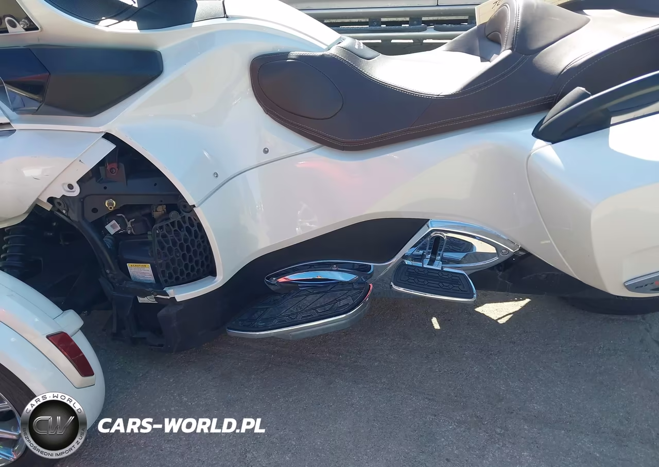2013 Can-Am Spyder Roadster Rt-Rts-Rt Limited VIN:2BXNBBC12DV003940 - 9