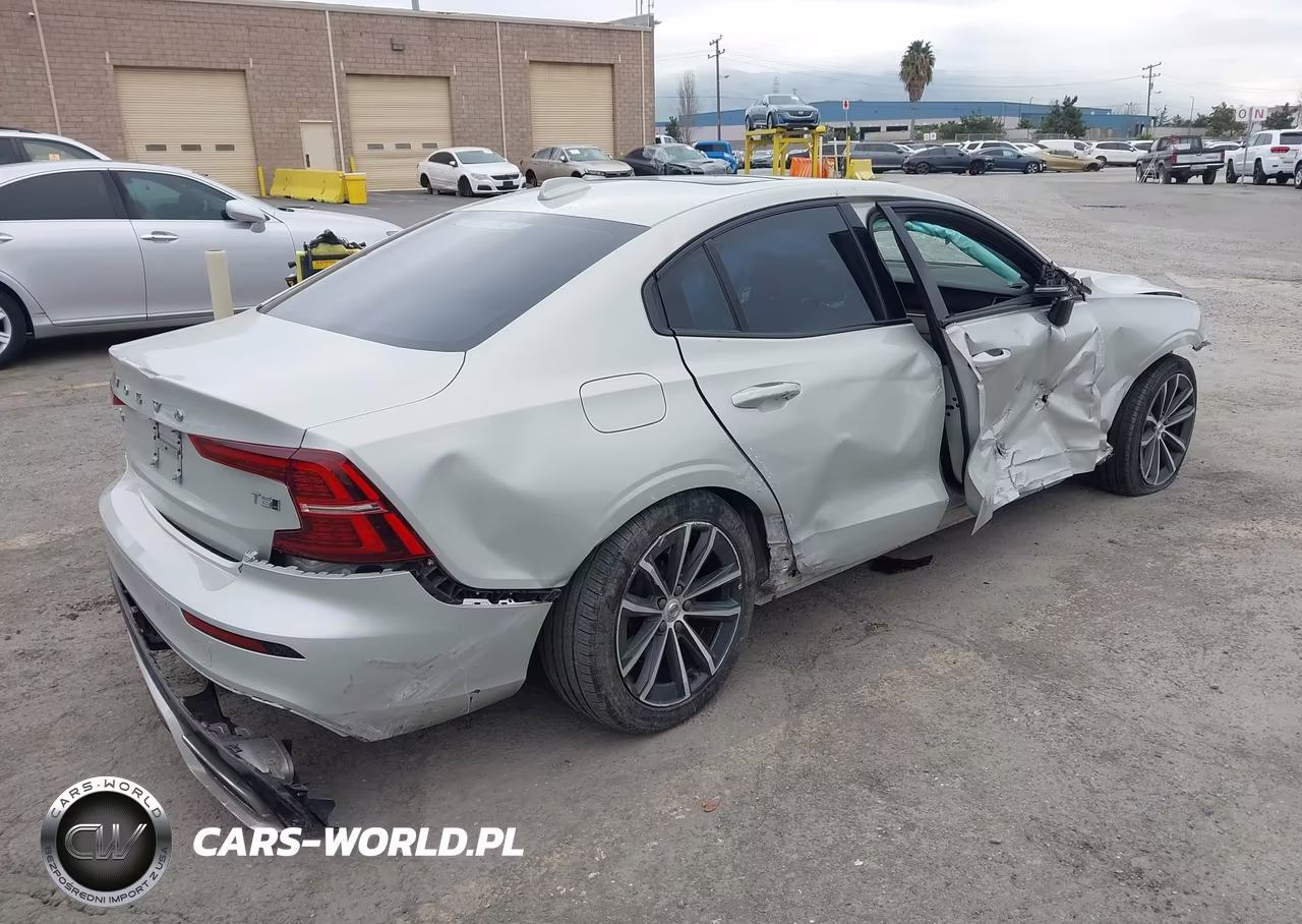 2021 Volvo S60 T5 Momentum VIN:7JR102TZ8MG126745 - 4