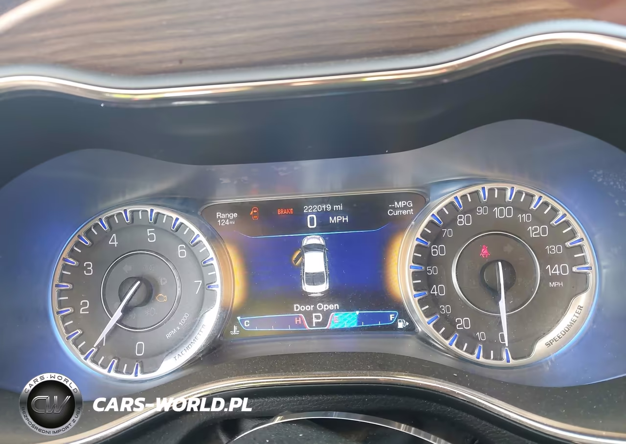 2015 Chrysler 200 C VIN:1C3CCCCGXFN549073 - 7