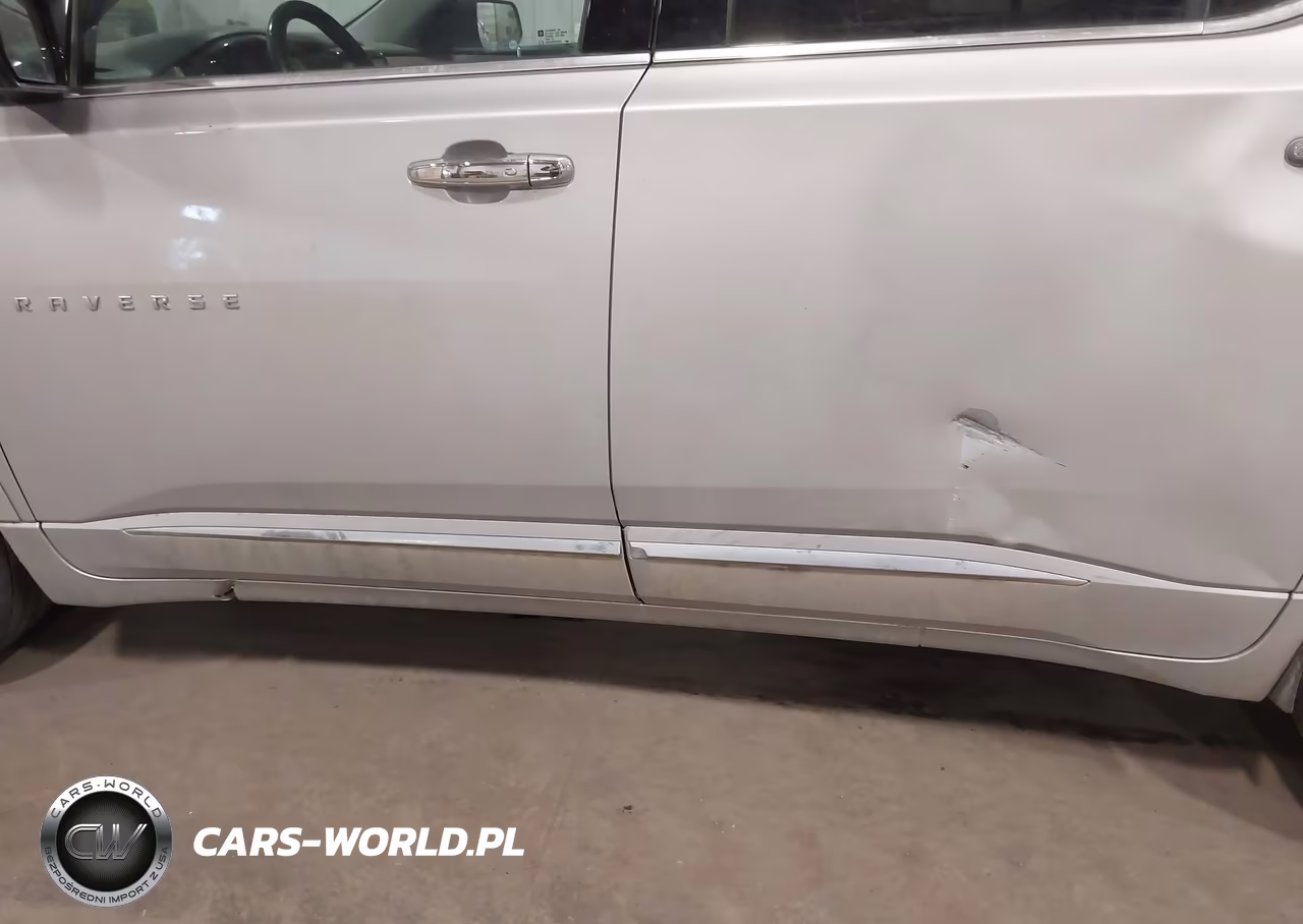 2018 Chevrolet Traverse High Country VIN:1GNEVKKW5JJ184438 - 17